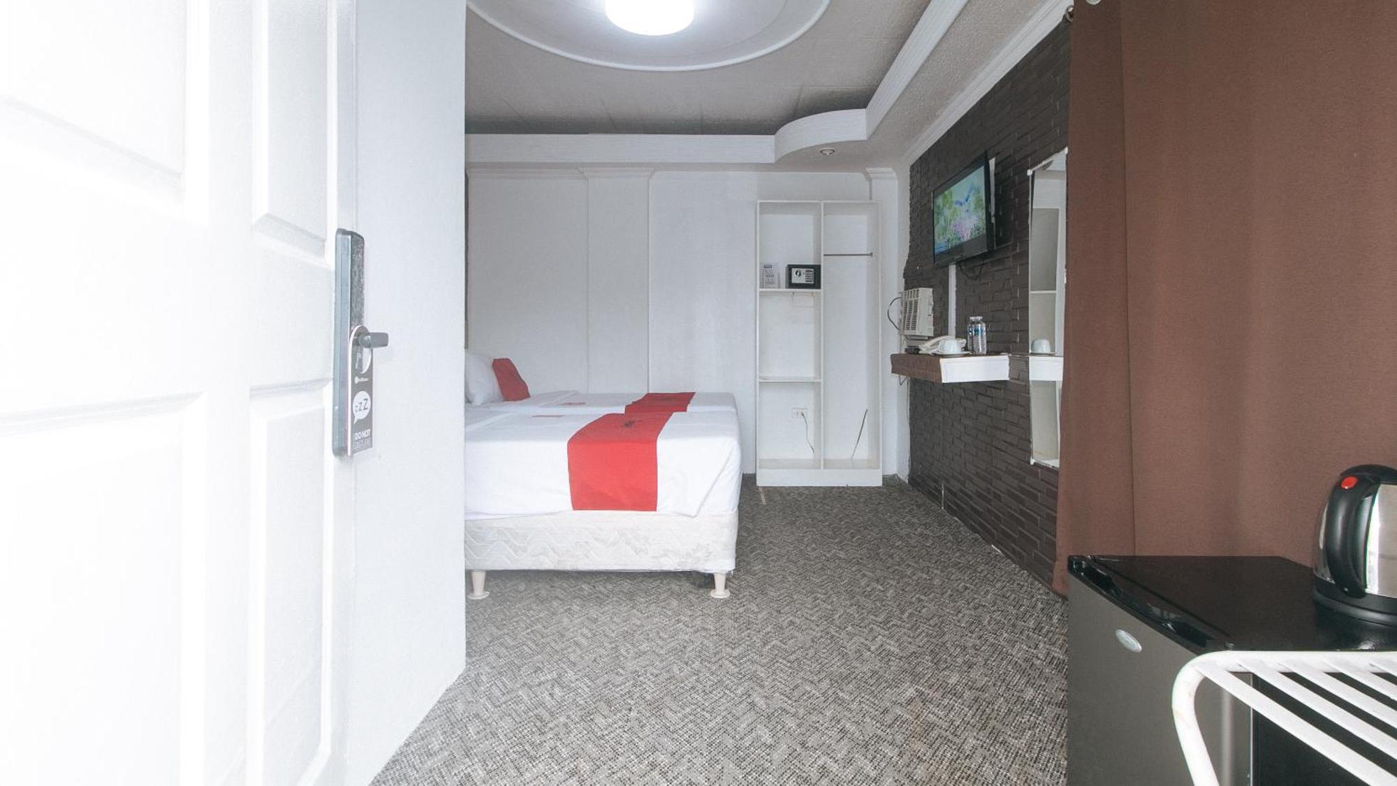 Reddoorz Premium At The Grand Peninsula Suites Balanga Exterior foto