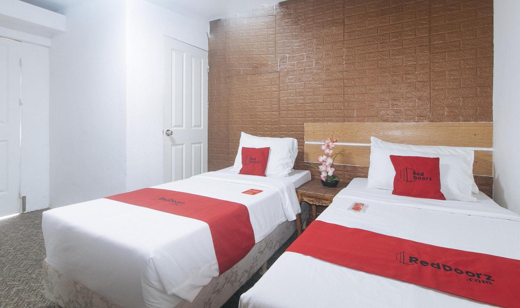 Reddoorz Premium At The Grand Peninsula Suites Balanga Exterior foto