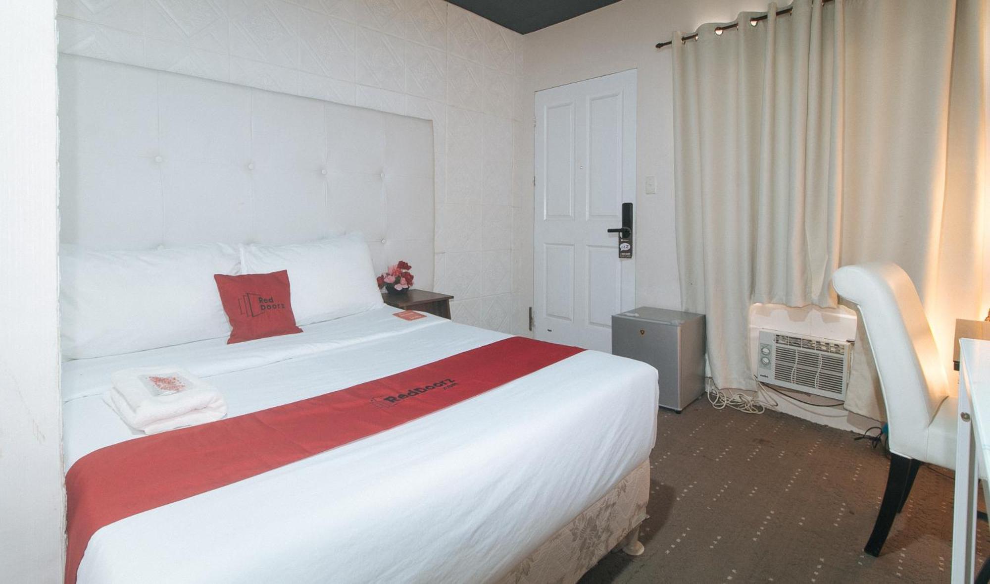 Reddoorz Premium At The Grand Peninsula Suites Balanga Exterior foto